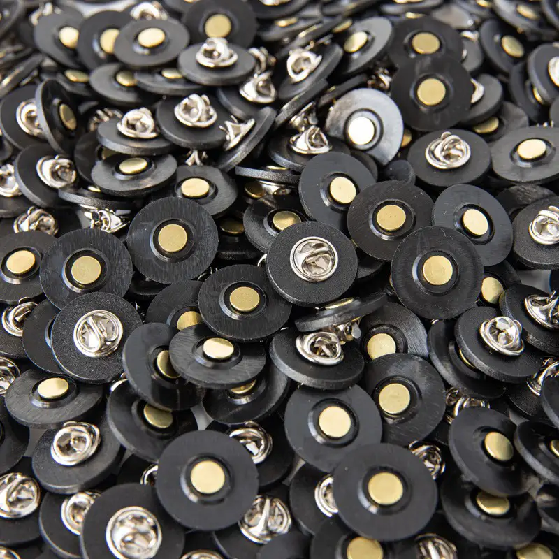 Verso Badge Pin (x500)