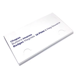 Boîte d'échantillons blanche badges et magnets