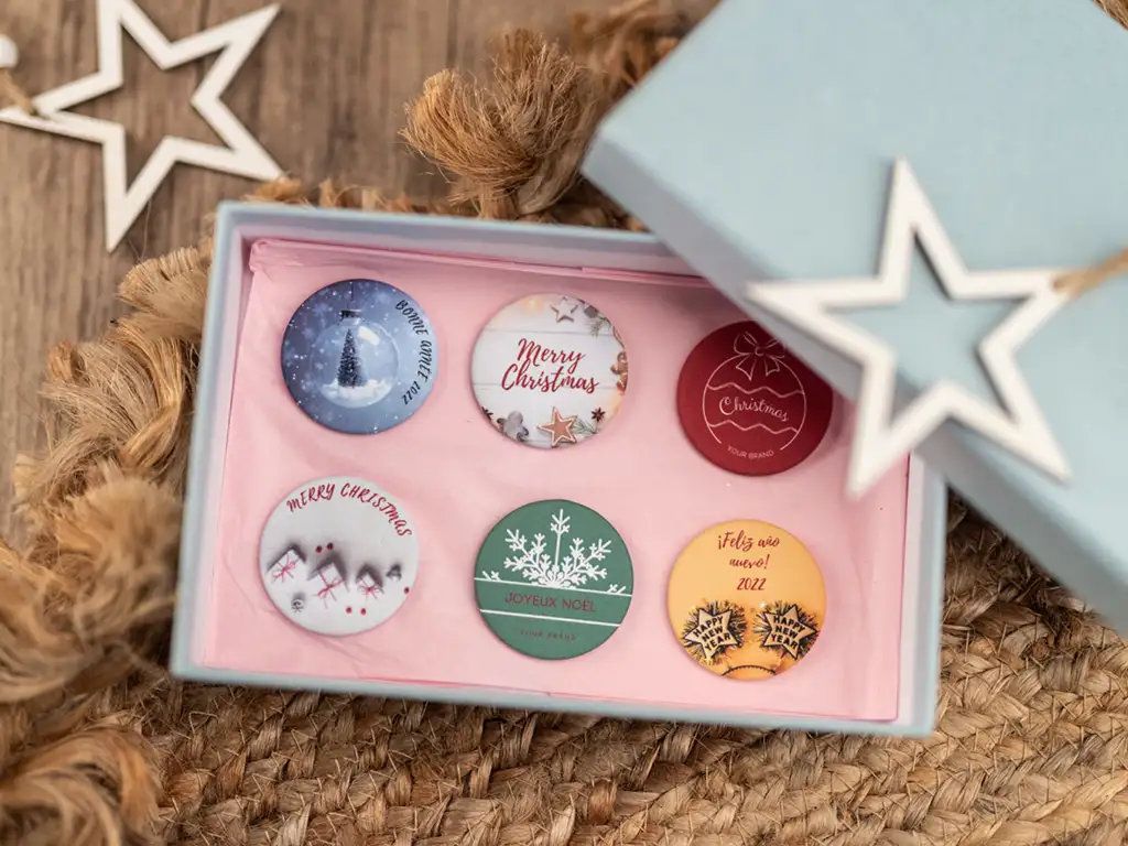 Imanes personalizados para Navidad dentro de caja con estrellas de fondo