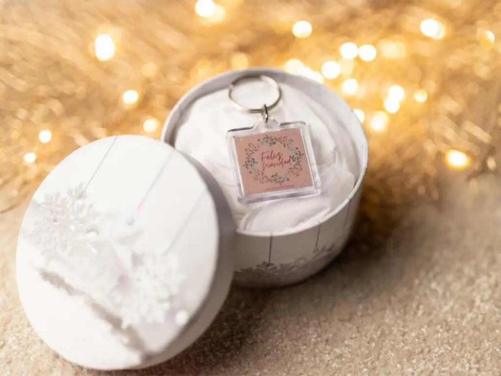 Porte-clés CR32 dans un emballage de Noël